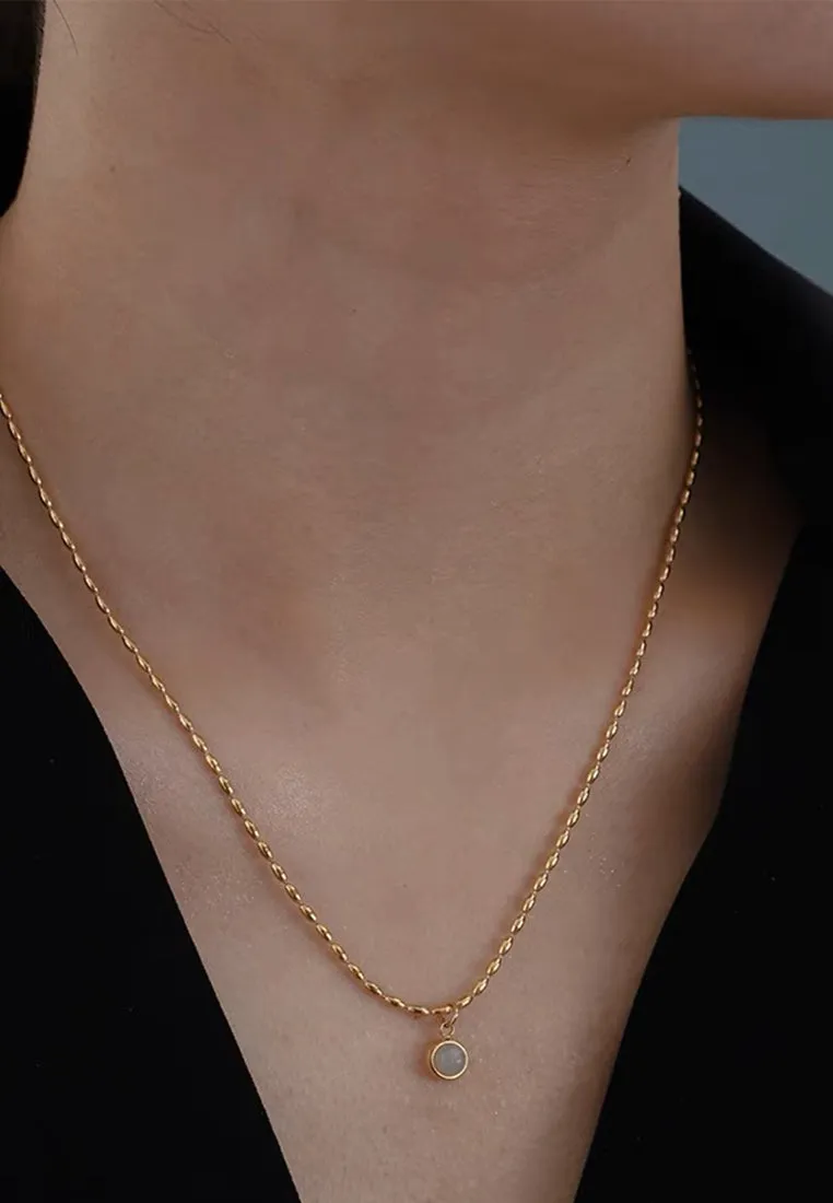 Everly Simple Jade Pendant on Beaded Chain Necklace in Gold