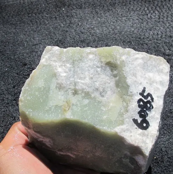 Natural Kunlun Jade Rough Nephrite Raw (1.57kg, 12X11X8cm)