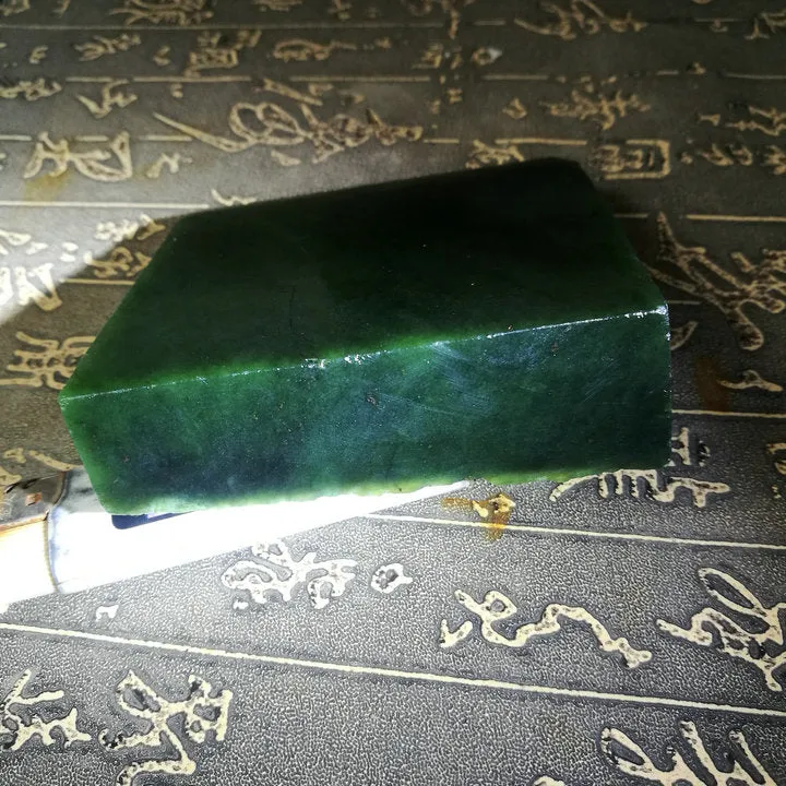 Natural Kunlun Jade Rough Nephrite Raw (335g, 8.4X8X2.6X0.9cm)